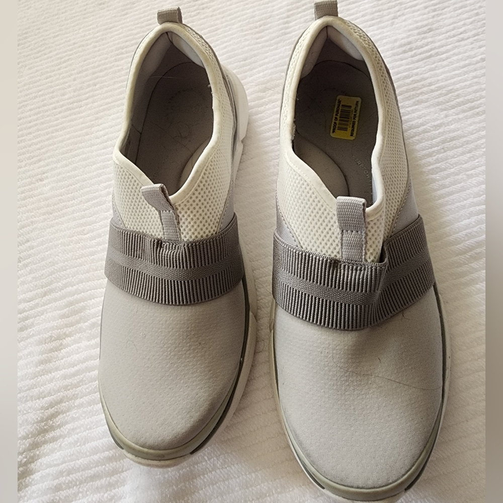 Bzees Woman White Gray Slip-On Shoes